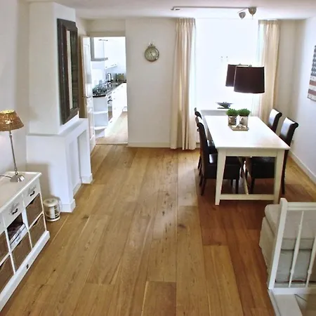 Canal House Apartment
