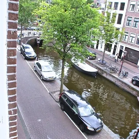 Canal House Apartment *