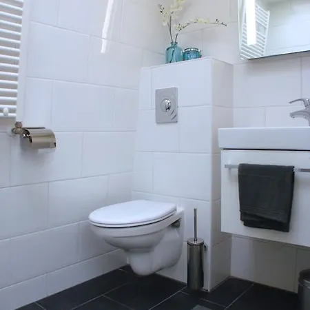 Canal House Apartment *