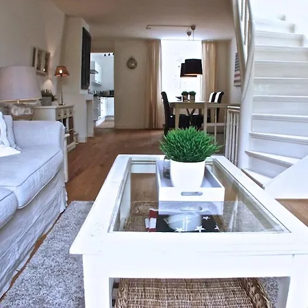 Canal House Apartment *